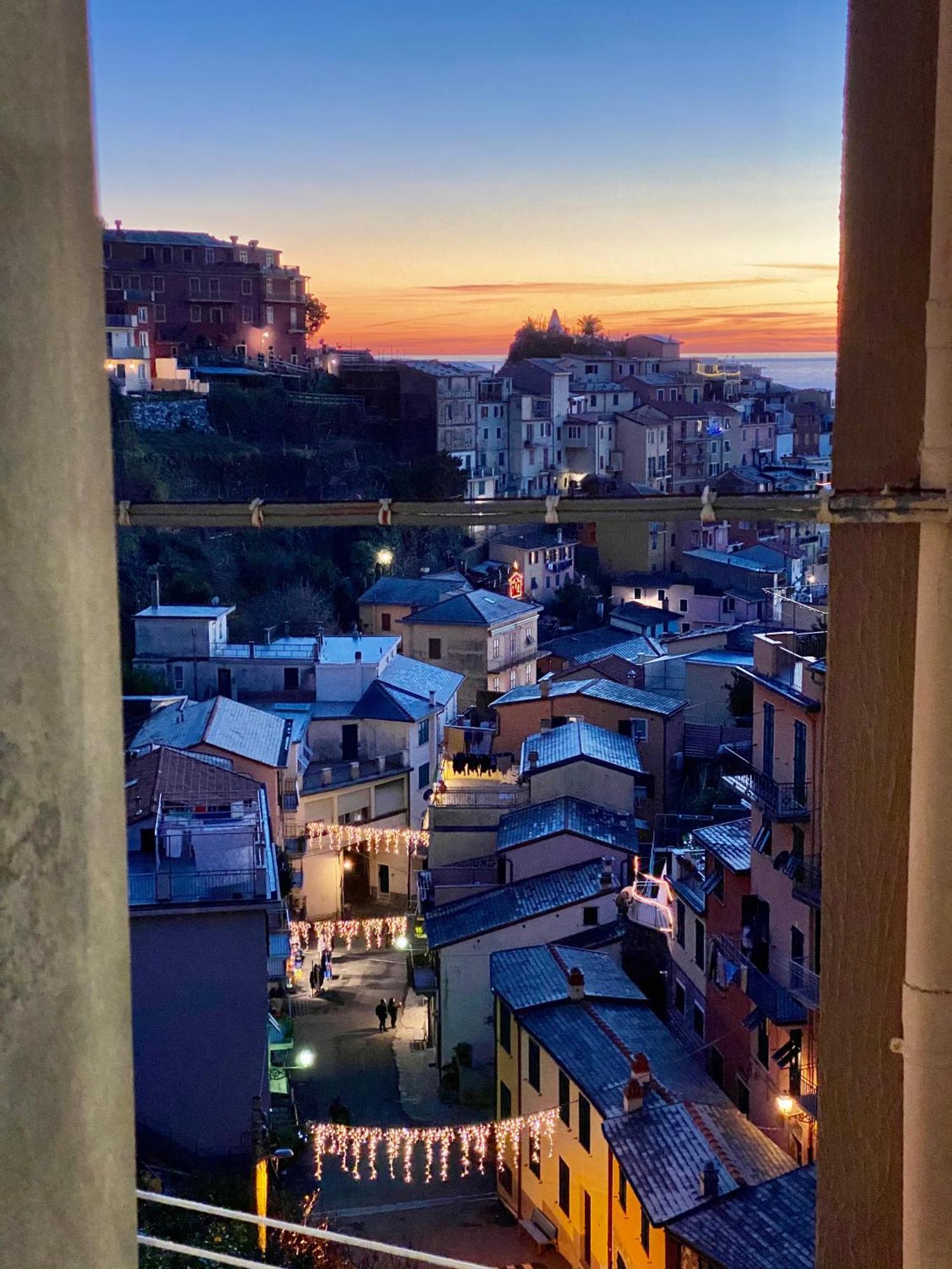 The Manarola Main Plaza Hotel Exterior photo